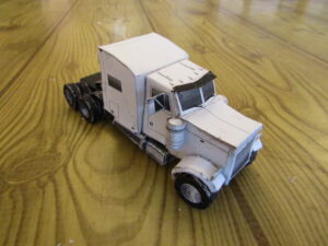 Модель грузовичка из бумаги 1:72