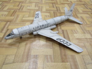 Модель самолета ТУ-104 из бумаги