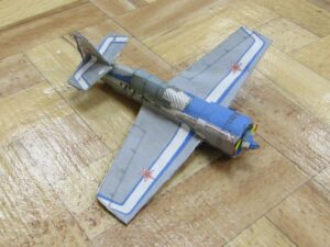 Модель самолета СУ-26м из бумаги