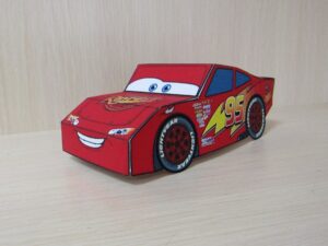 Весёлый автомобильчик из мультфильма